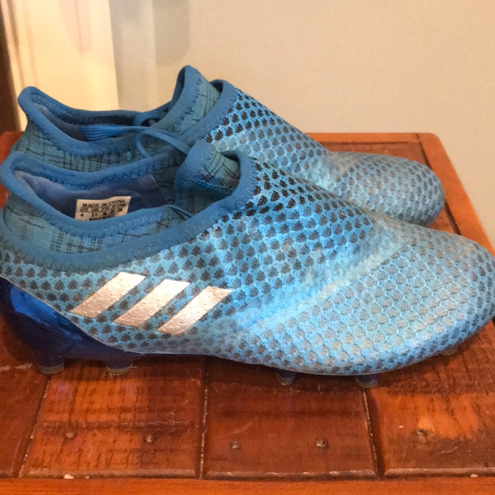 Adidas soccer cleats! Size kids 4! - Picture 4 of 8